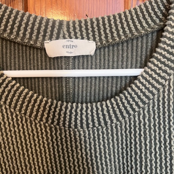 Entro Textured Olive Top - Picture 2 of 2